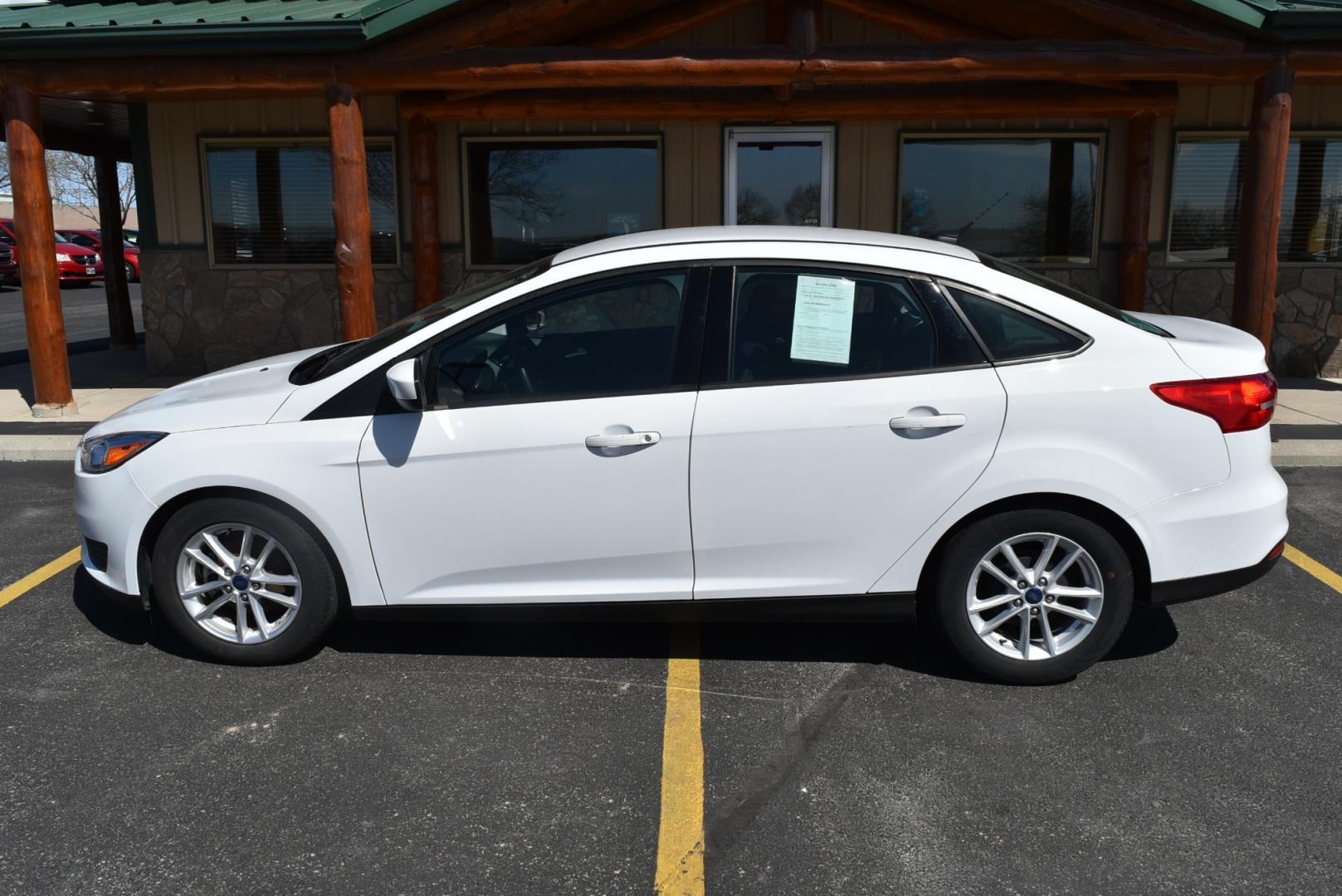 2018 White /Black Ford Focus SE (1FADP3F22JL) with an 2.0L I-4 GDI TI-VCT engine, 6-Speed Powershift Automatic transmission, located at 1600 E Hwy 44, Rapid City, SD, 57703, (605) 716-7878, 44.070232, -103.171410 - Photo#6